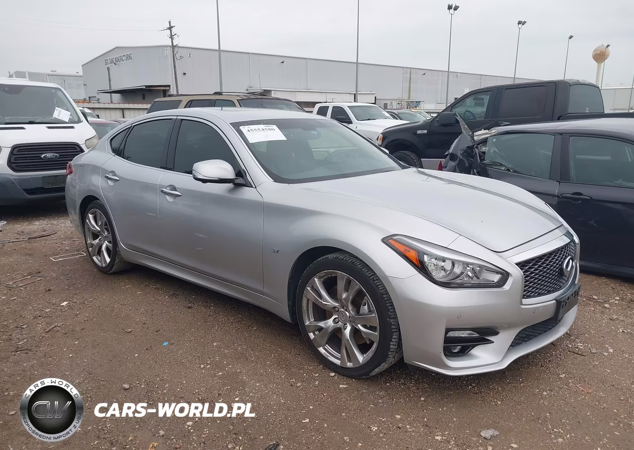 2015 Infiniti Q70 3.7