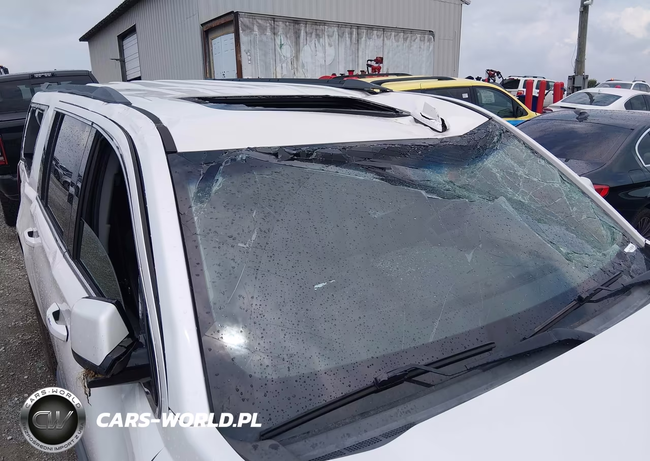2018 Chevrolet Suburban Lt VIN:1GNSKHKC2JR281392 - 6
