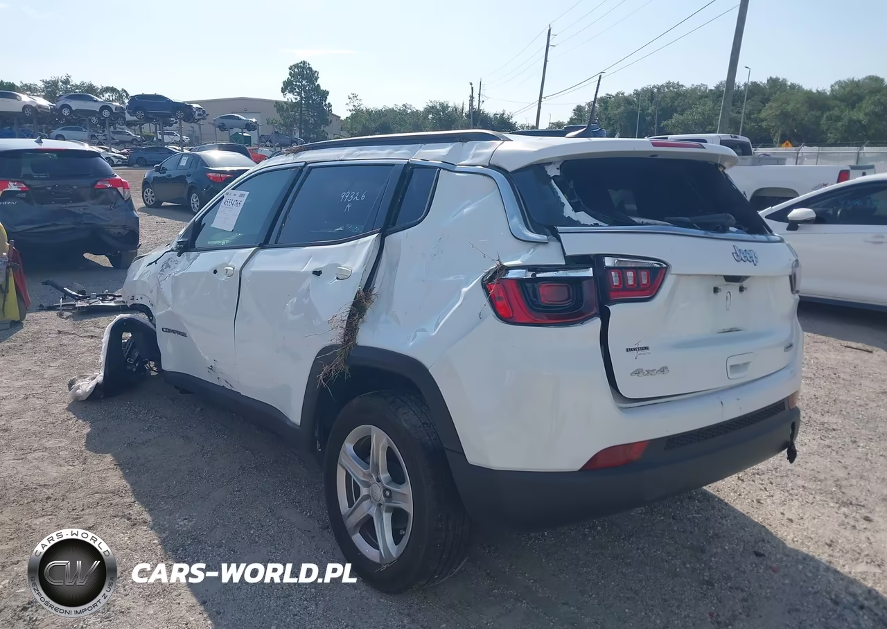 2024 Jeep Compass Latitude 4X4 VIN:3C4NJDBN8RT592895 - 3