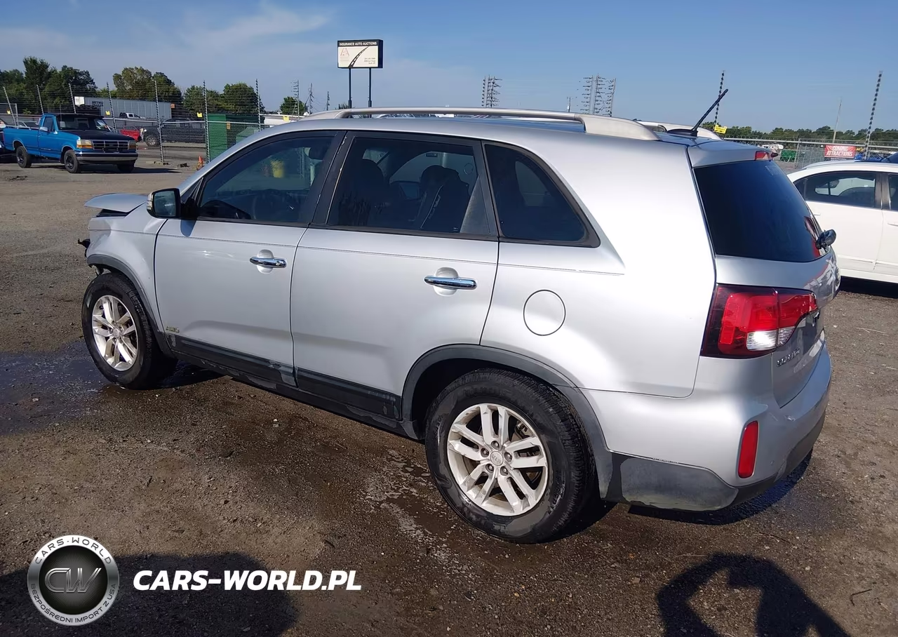 2015 Kia Sorento Lx VIN:5XYKTCA63FG612359 - 3