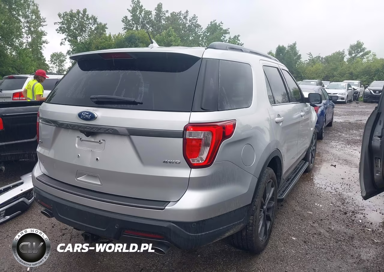2018 Ford Explorer Xlt VIN:1FM5K8D89JGC20840 - 4