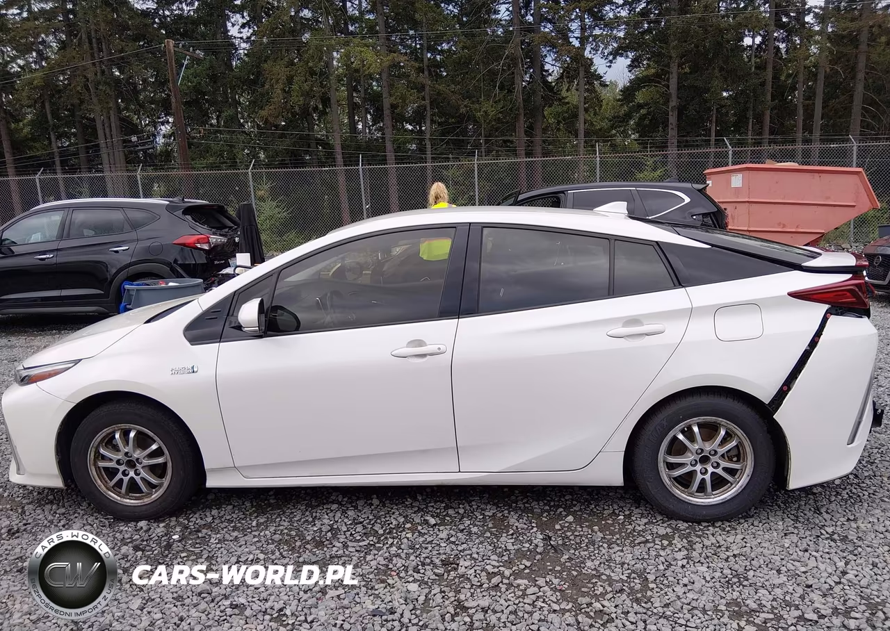 2017 Toyota Prius Prime Premium VIN:JTDKARFP4H3066463 - 14