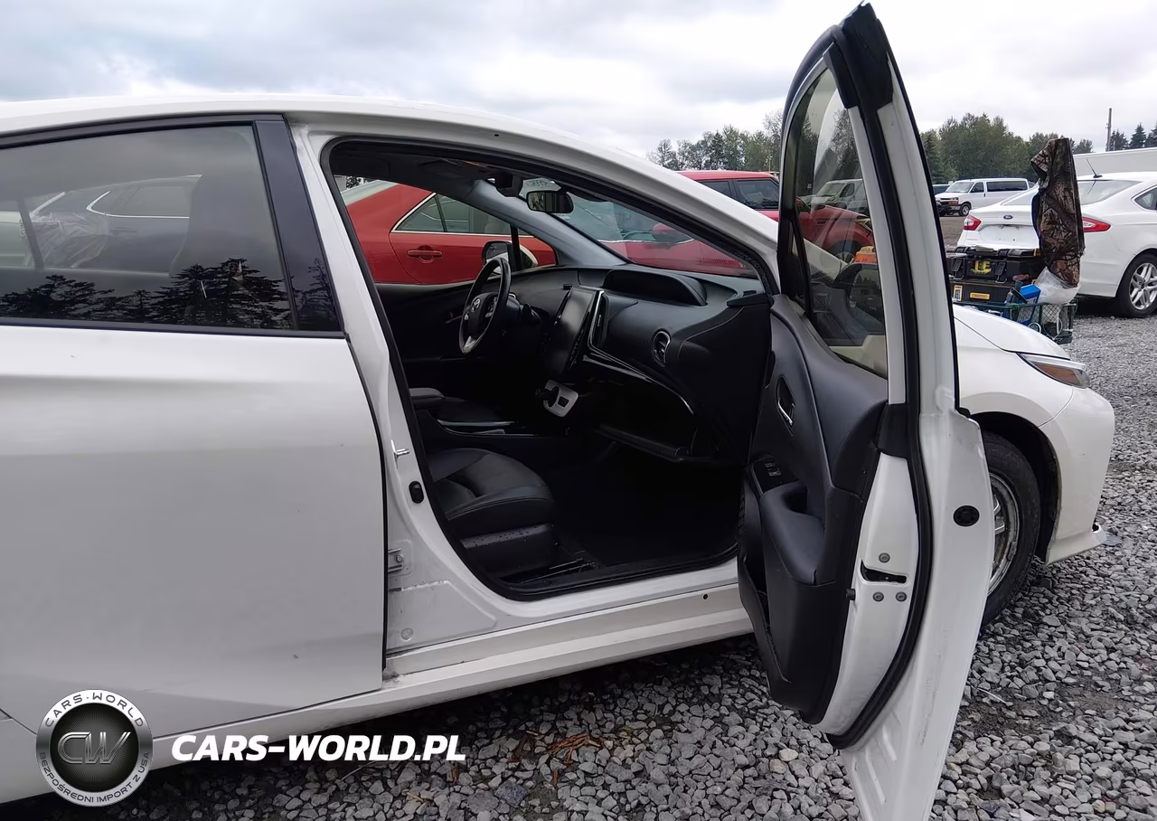 2017 Toyota Prius Prime Premium VIN:JTDKARFP4H3066463 - 5