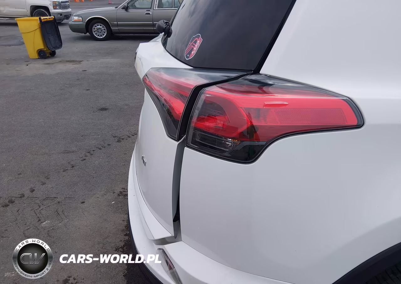 2018 Toyota Rav4 Le VIN:2T3ZFREV5JW430716 - 19