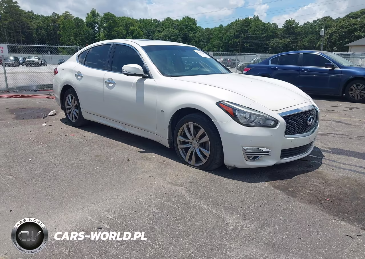 2015 Infiniti Q70 3.7