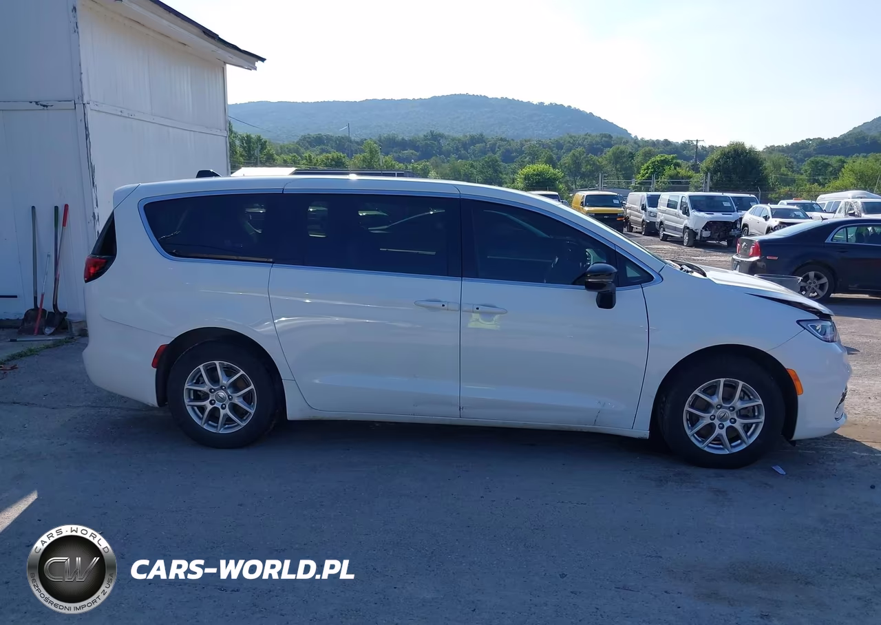 2024 Chrysler Pacifica Touring L VIN:2C4RC1BG0RR151583 - 13