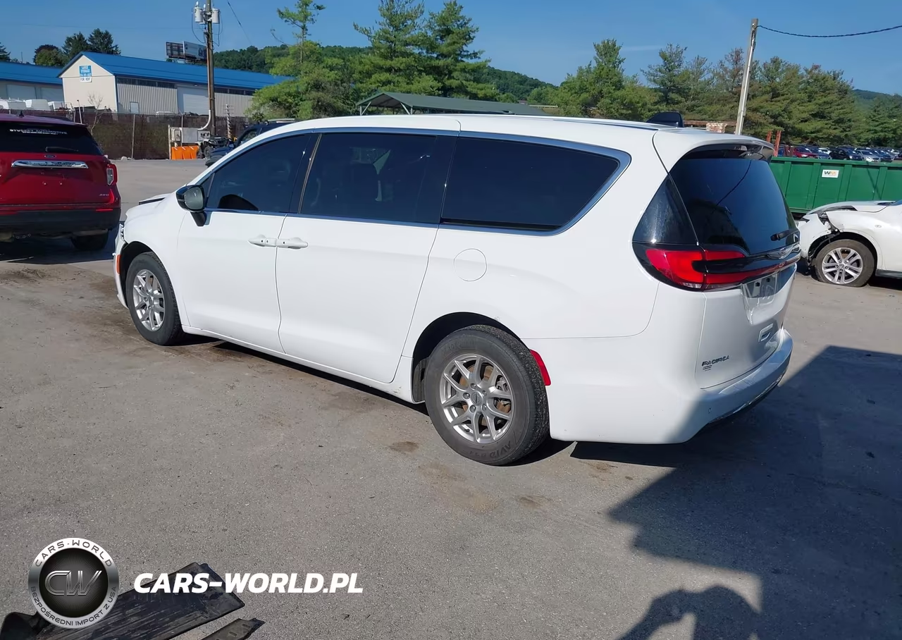 2024 Chrysler Pacifica Touring L VIN:2C4RC1BG0RR151583 - 3
