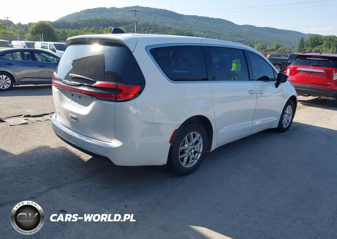2024 Chrysler Pacifica Touring L VIN:2C4RC1BG0RR151583 - 4
