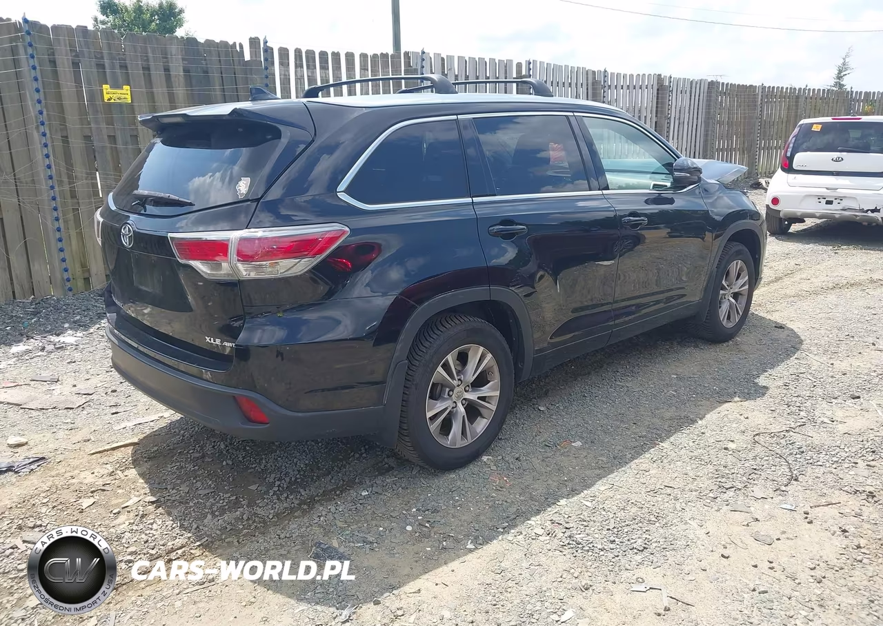 2015 Toyota Highlander Xle V6 VIN:5TDJKRFH7FS182821 - 4