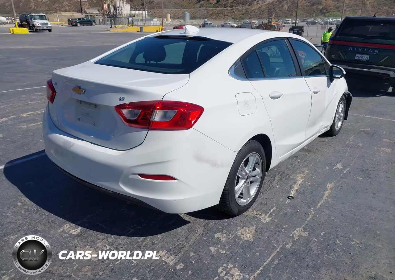 2018 Chevrolet Cruze Lt Auto VIN:1G1BE5SM7J7152446 - 4