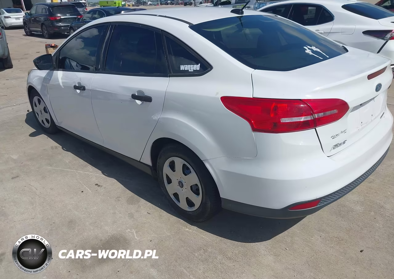2015 Ford Focus S VIN:1FADP3E28FL279672 - 3