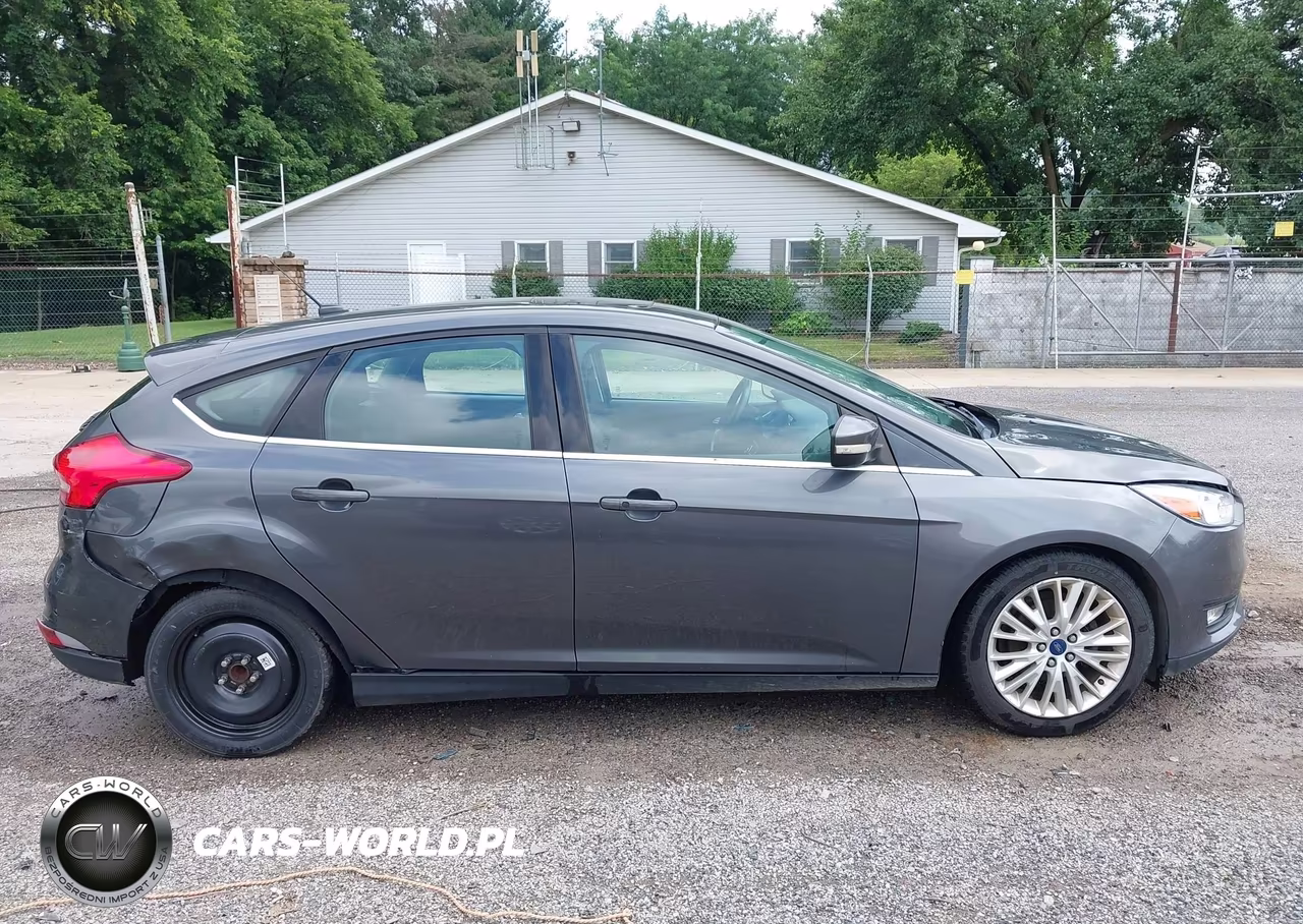 2018 Ford Focus Titanium VIN:1FADP3N29JL306404 - 14
