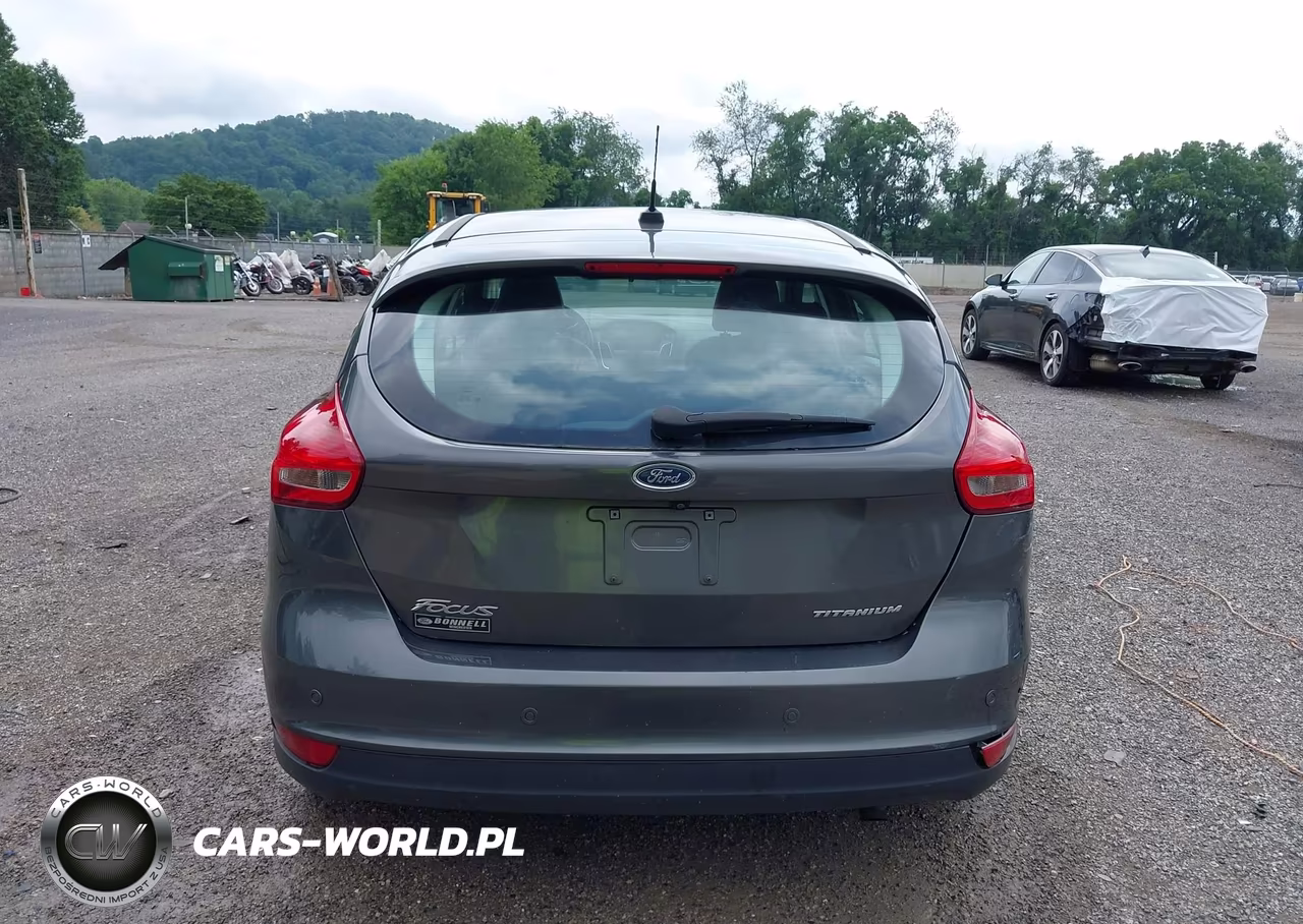 2018 Ford Focus Titanium VIN:1FADP3N29JL306404 - 17