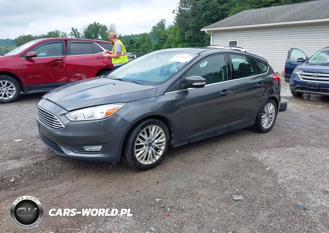 2018 Ford Focus Titanium VIN:1FADP3N29JL306404 - 2