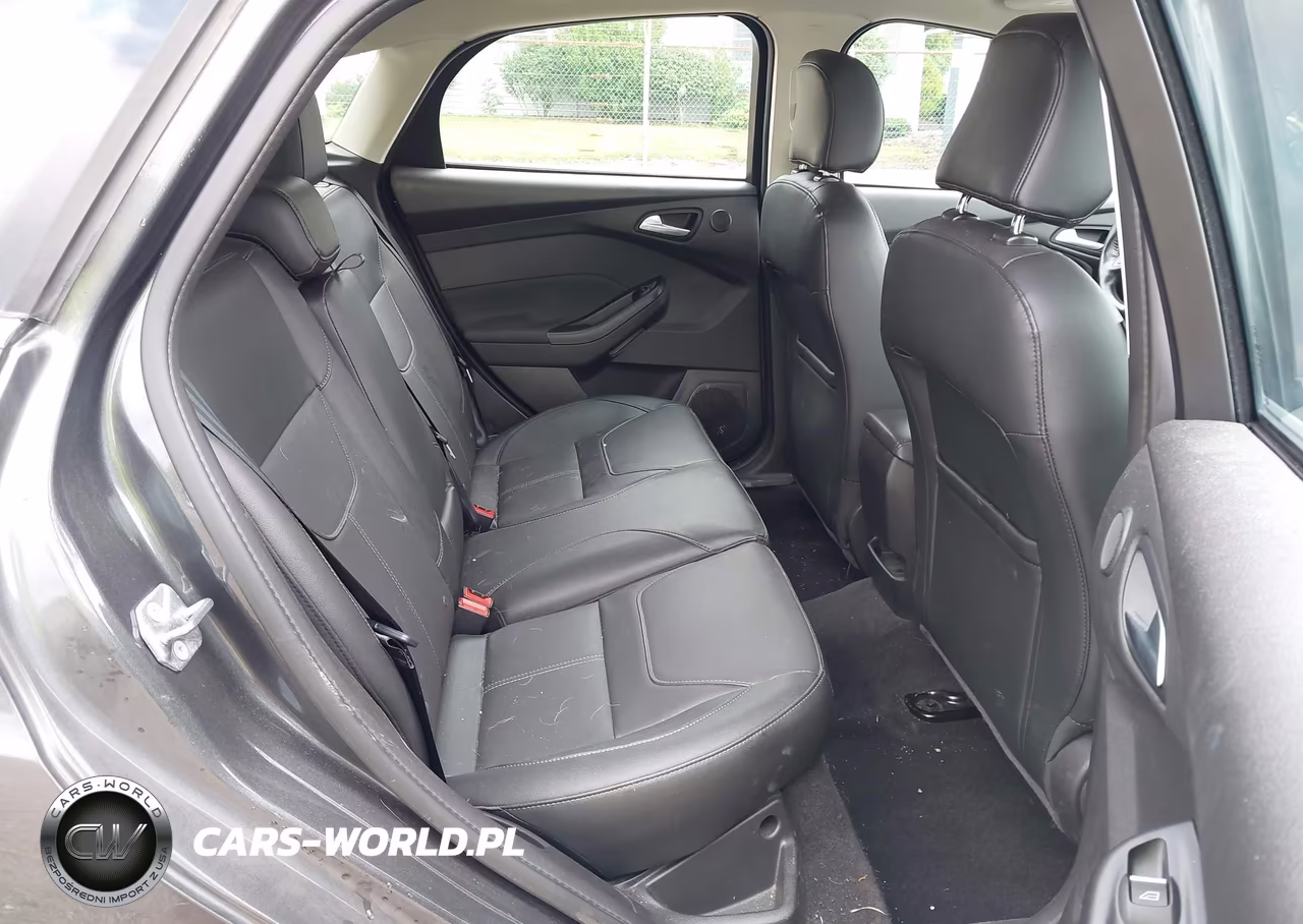 2018 Ford Focus Titanium VIN:1FADP3N29JL306404 - 8