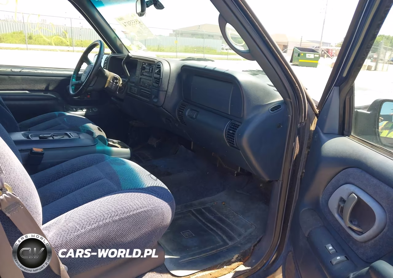1999 Chevrolet Suburban VIN:1GNGK26J7XJ531244 - 5