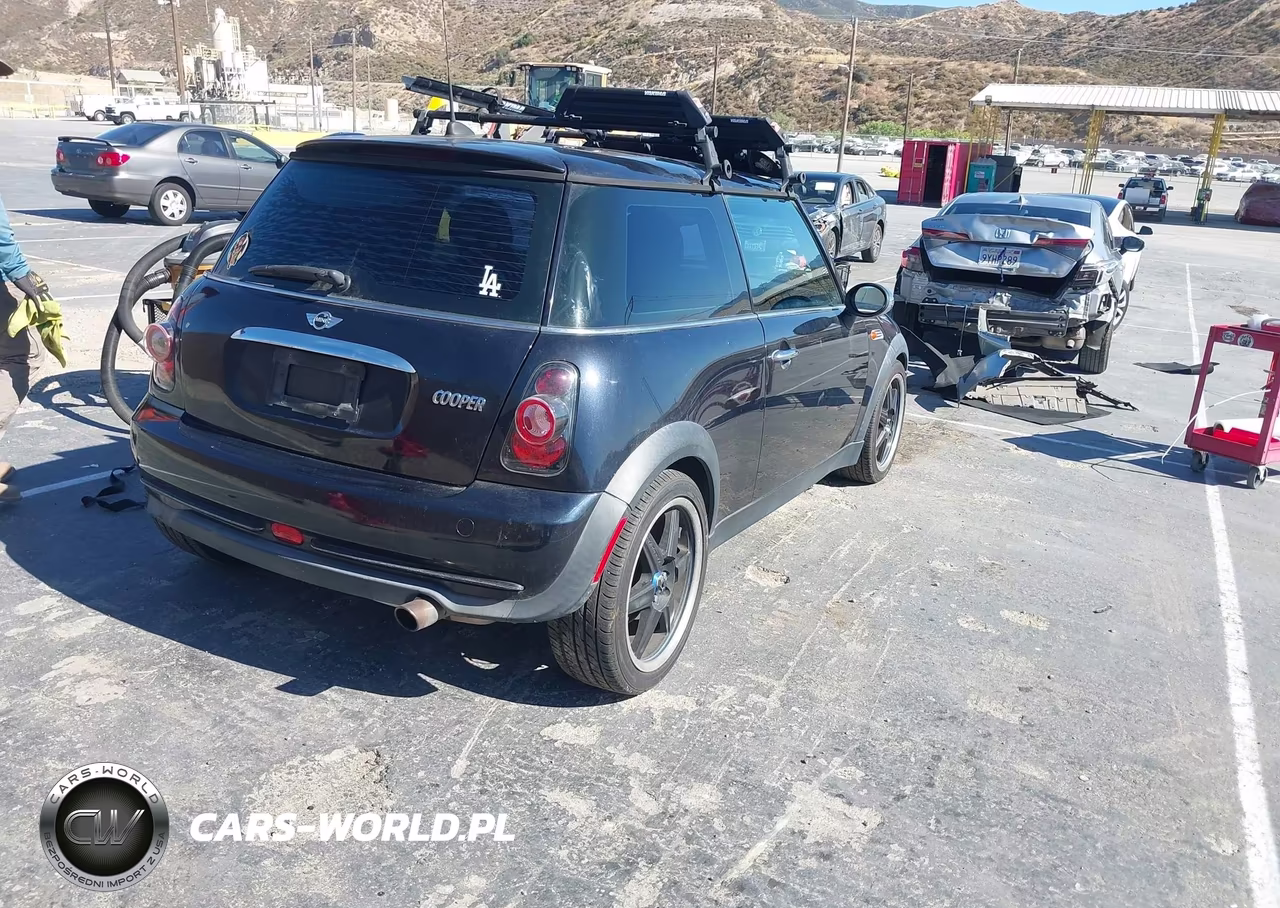2006 Mini Cooper VIN:WMWRC33526TJ78696 - 4