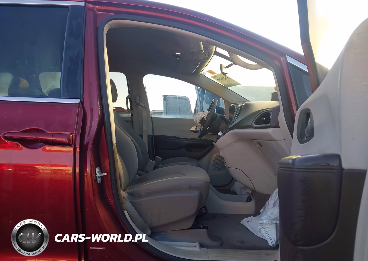 2018 Chrysler Pacifica Lx VIN:2C4RC1CG3JR106267 - 5
