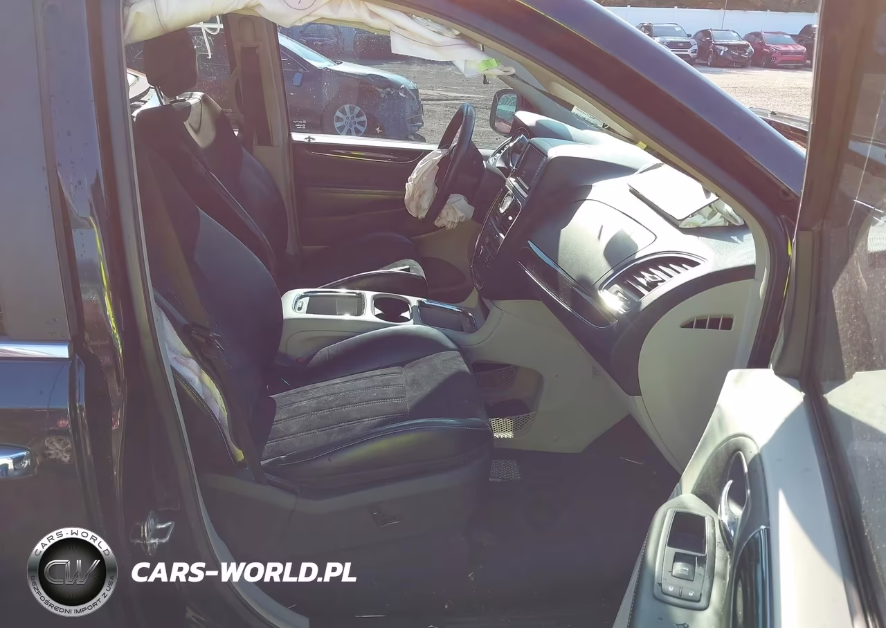2014 Chrysler Town & Country Touring-L 30Th Anniversary VIN:2C4RC1CG4ER364822 - 5