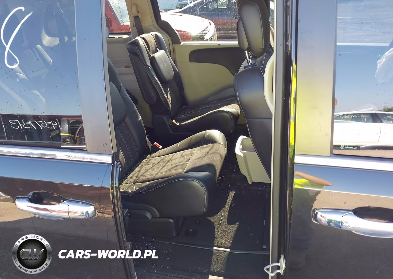 2014 Chrysler Town & Country Touring-L 30Th Anniversary VIN:2C4RC1CG4ER364822 - 8