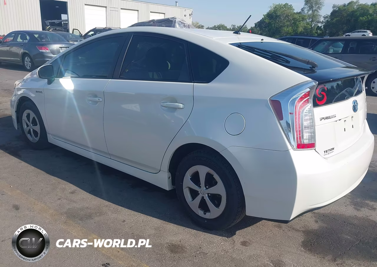 2015 Toyota Prius Two VIN:JTDKN3DU8F0396695 - 3