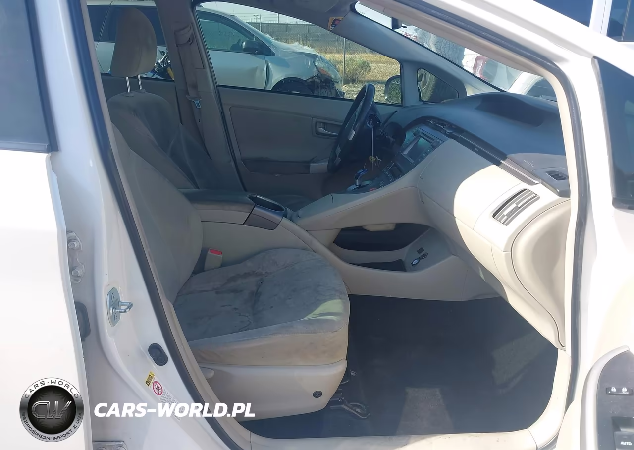 2015 Toyota Prius Two VIN:JTDKN3DU8F0396695 - 5