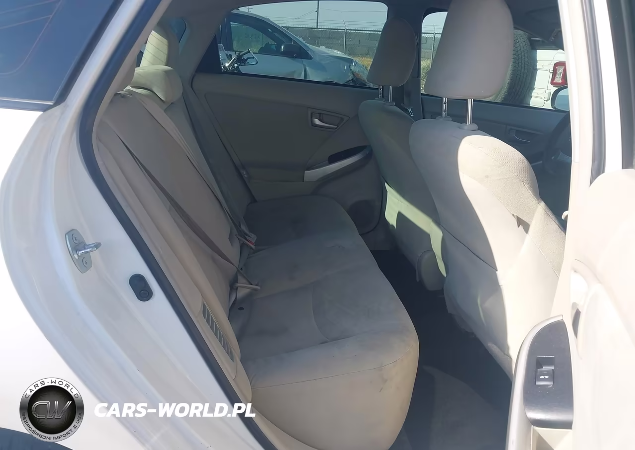 2015 Toyota Prius Two VIN:JTDKN3DU8F0396695 - 8
