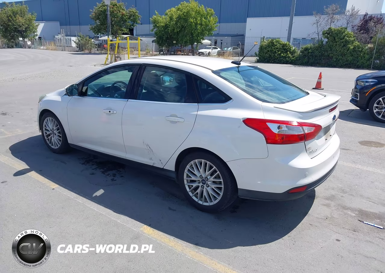 2013 Ford Focus Titanium VIN:1FADP3J29DL235683 - 3