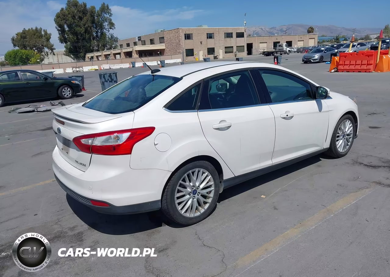 2013 Ford Focus Titanium VIN:1FADP3J29DL235683 - 4