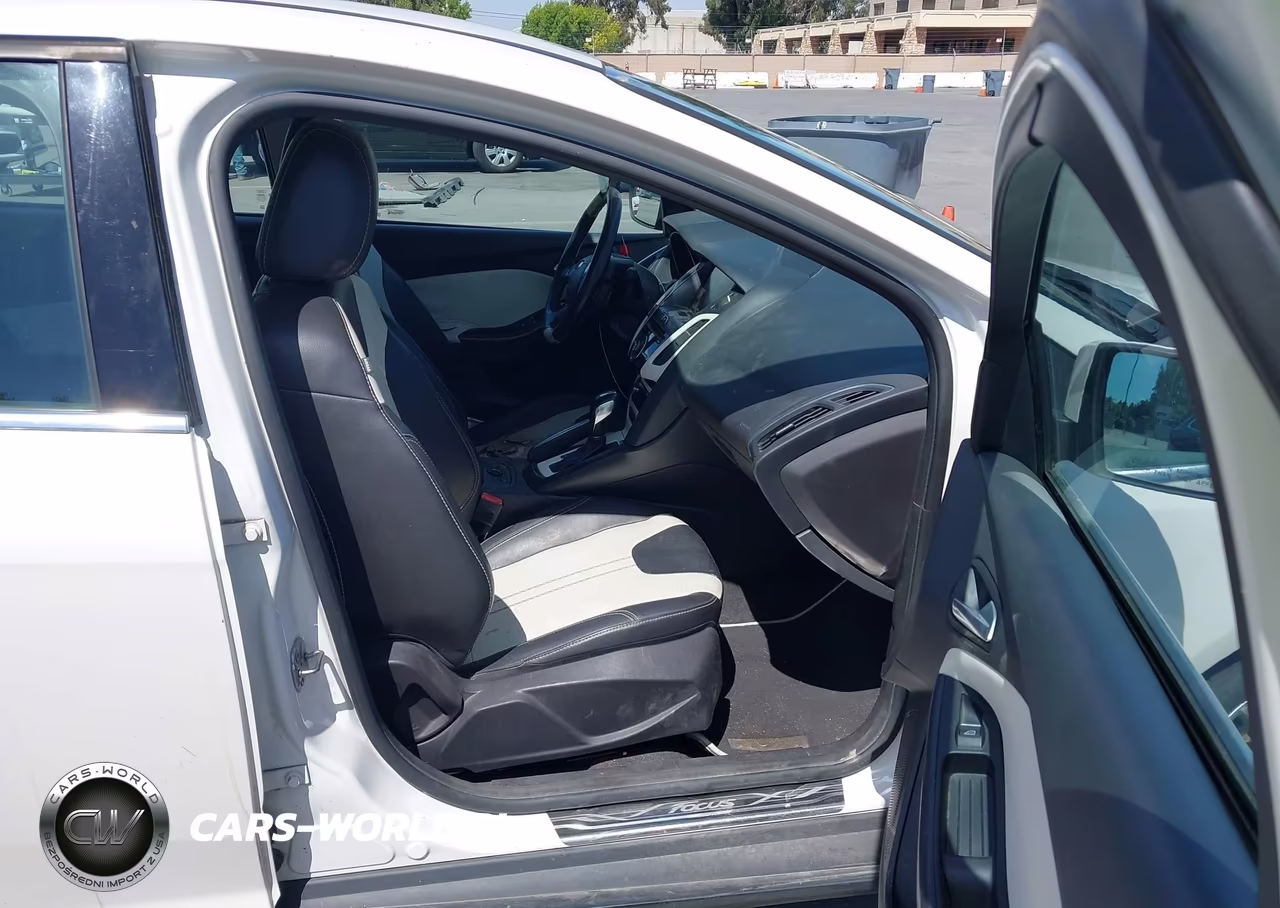 2013 Ford Focus Titanium VIN:1FADP3J29DL235683 - 5