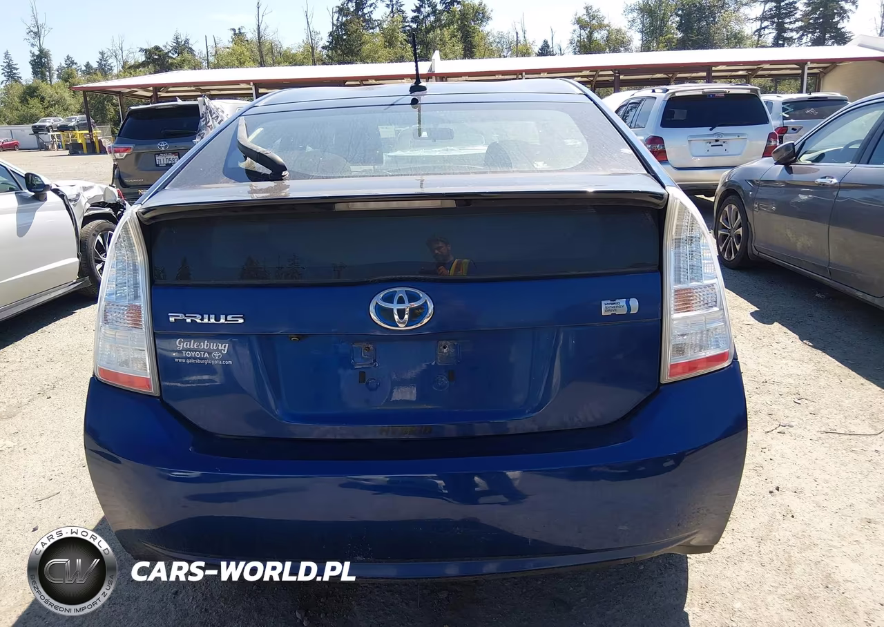 2011 Toyota Prius Two VIN:JTDKN3DU1B1381430 - 16