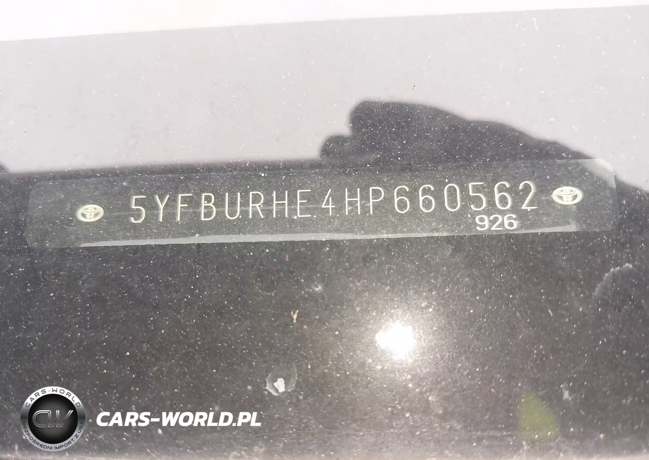 2017 Toyota Corolla Le VIN:5YFBURHE4HP660562 - 18
