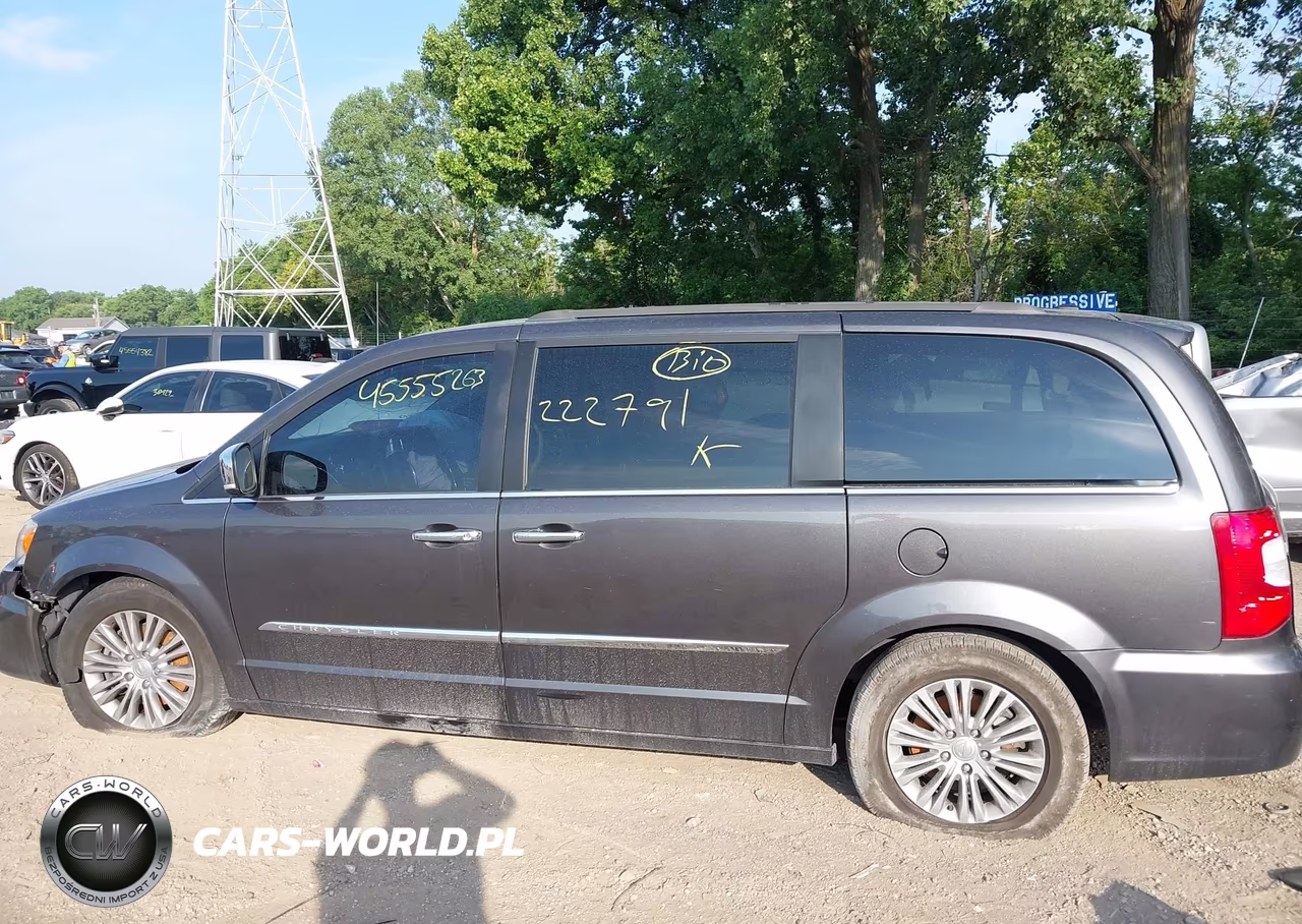 2016 Chrysler Town & Country Touring-L Anniversary Edition VIN:2C4RC1CG7GR222791 - 14
