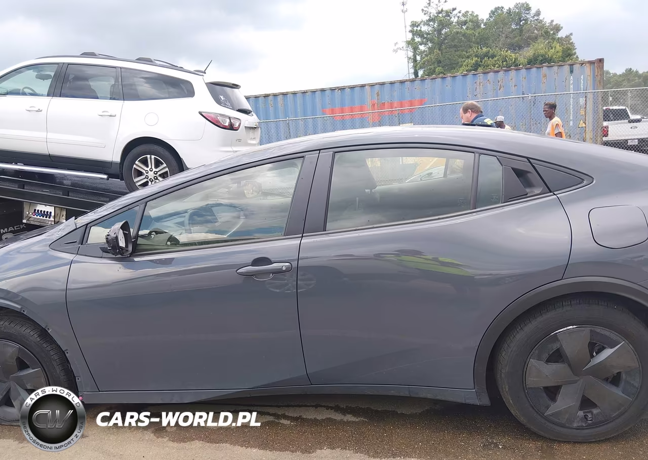 2025 Toyota Prius Le VIN:JTDACAAU3S3064294 - 15