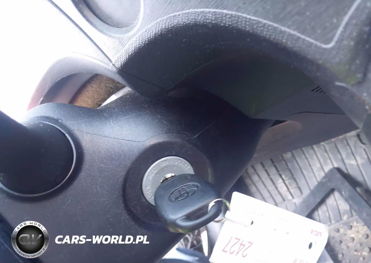 2014 Toyota Prius C One VIN:JTDKDTB38E1070613 - 11