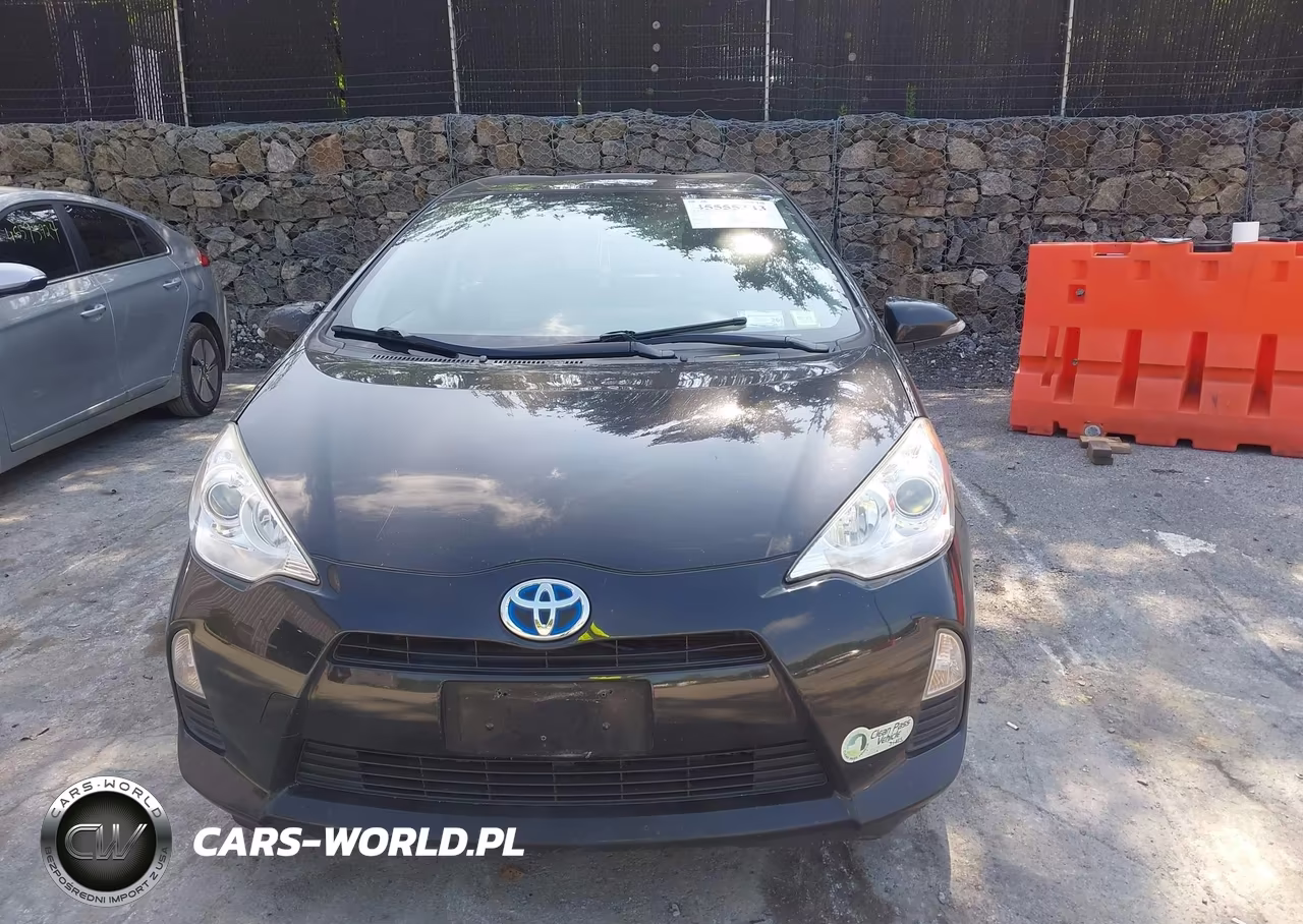 2014 Toyota Prius C One VIN:JTDKDTB38E1070613 - 12