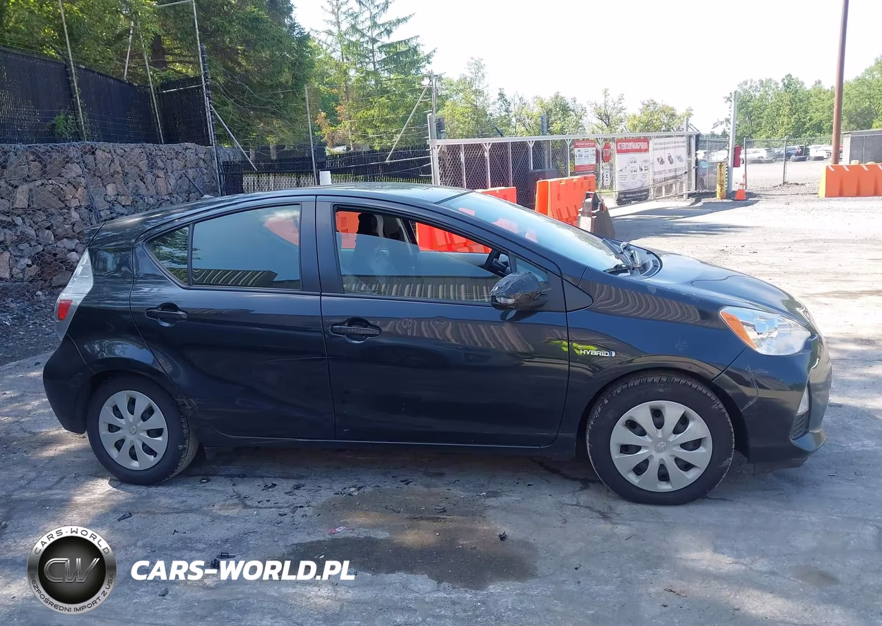 2014 Toyota Prius C One VIN:JTDKDTB38E1070613 - 13
