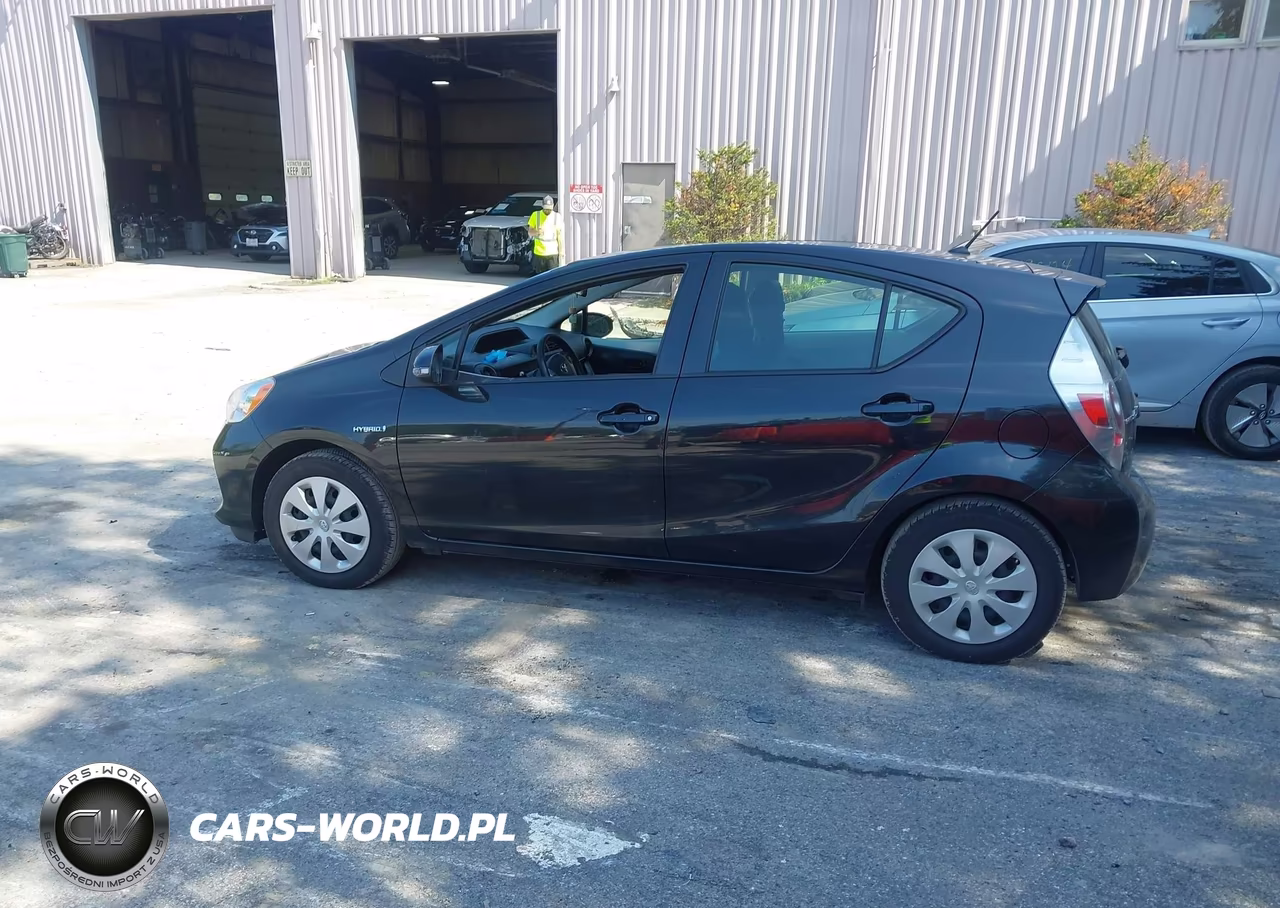 2014 Toyota Prius C One VIN:JTDKDTB38E1070613 - 14