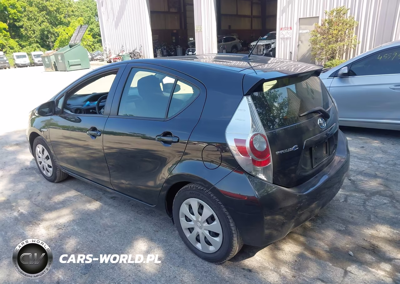 2014 Toyota Prius C One VIN:JTDKDTB38E1070613 - 3