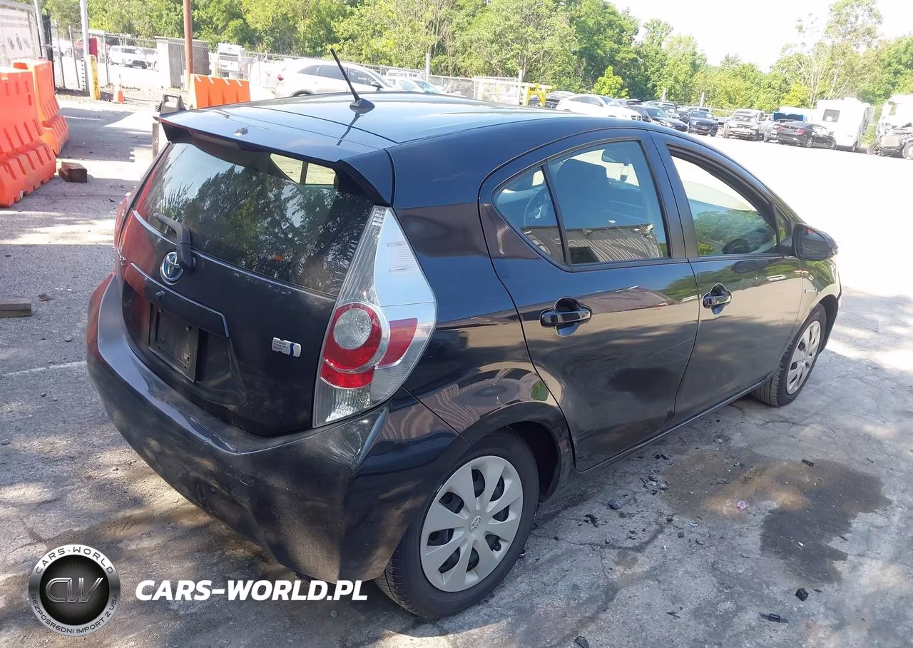 2014 Toyota Prius C One VIN:JTDKDTB38E1070613 - 4