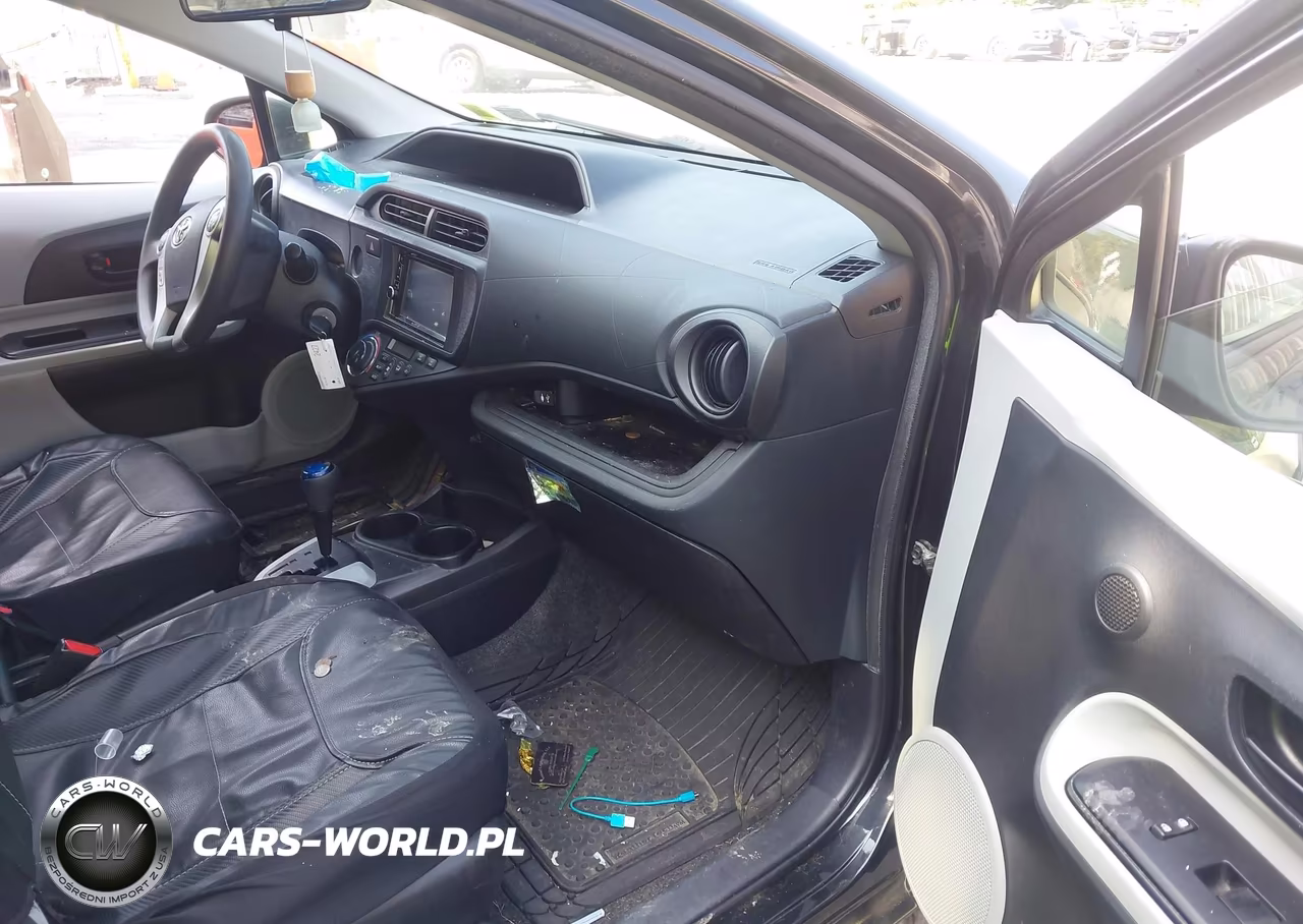2014 Toyota Prius C One VIN:JTDKDTB38E1070613 - 5