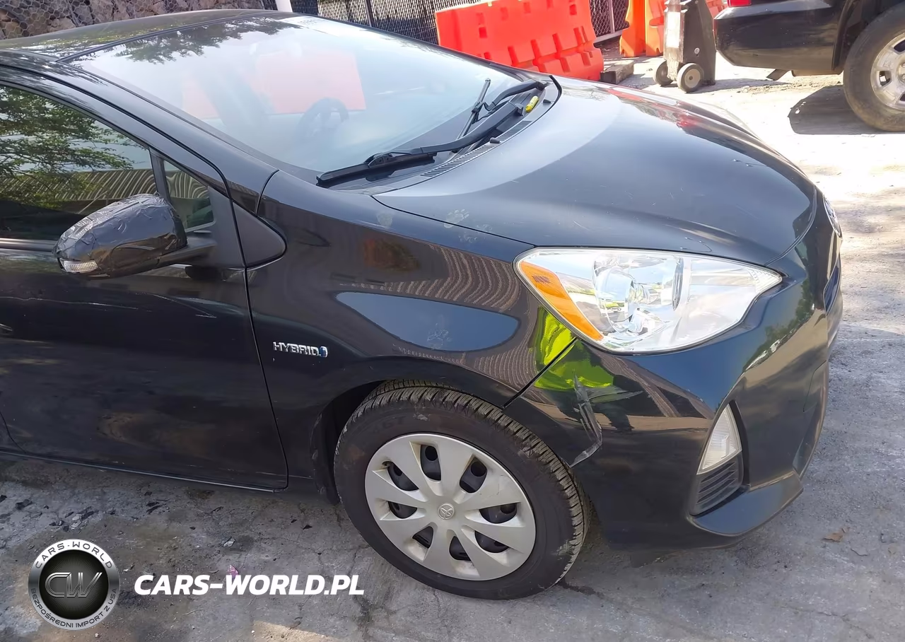 2014 Toyota Prius C One VIN:JTDKDTB38E1070613 - 6