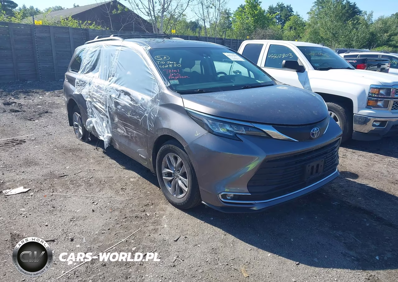 2021 Toyota Sienna Xle