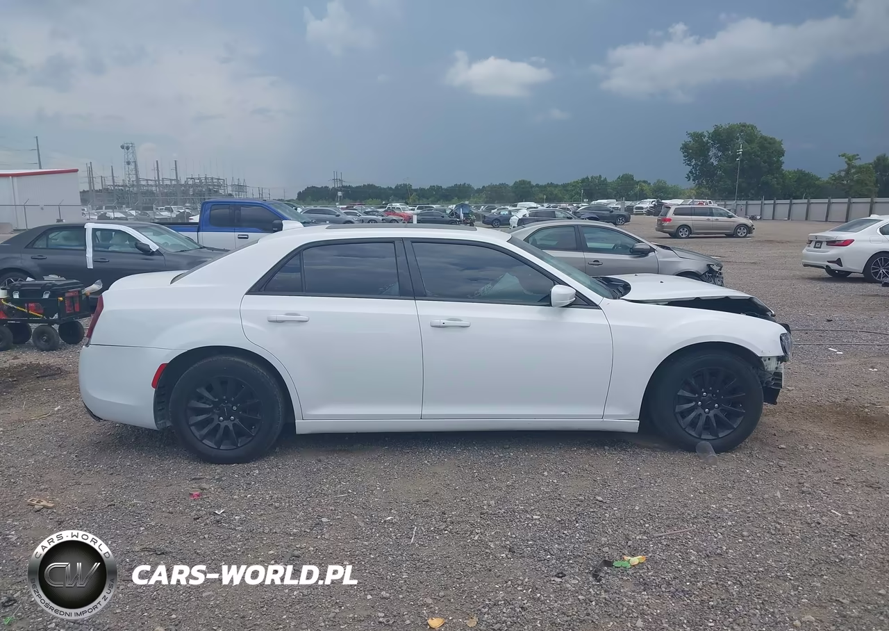 2017 Chrysler 300 Limited VIN:2C3CCAAG3HH661961 - 13