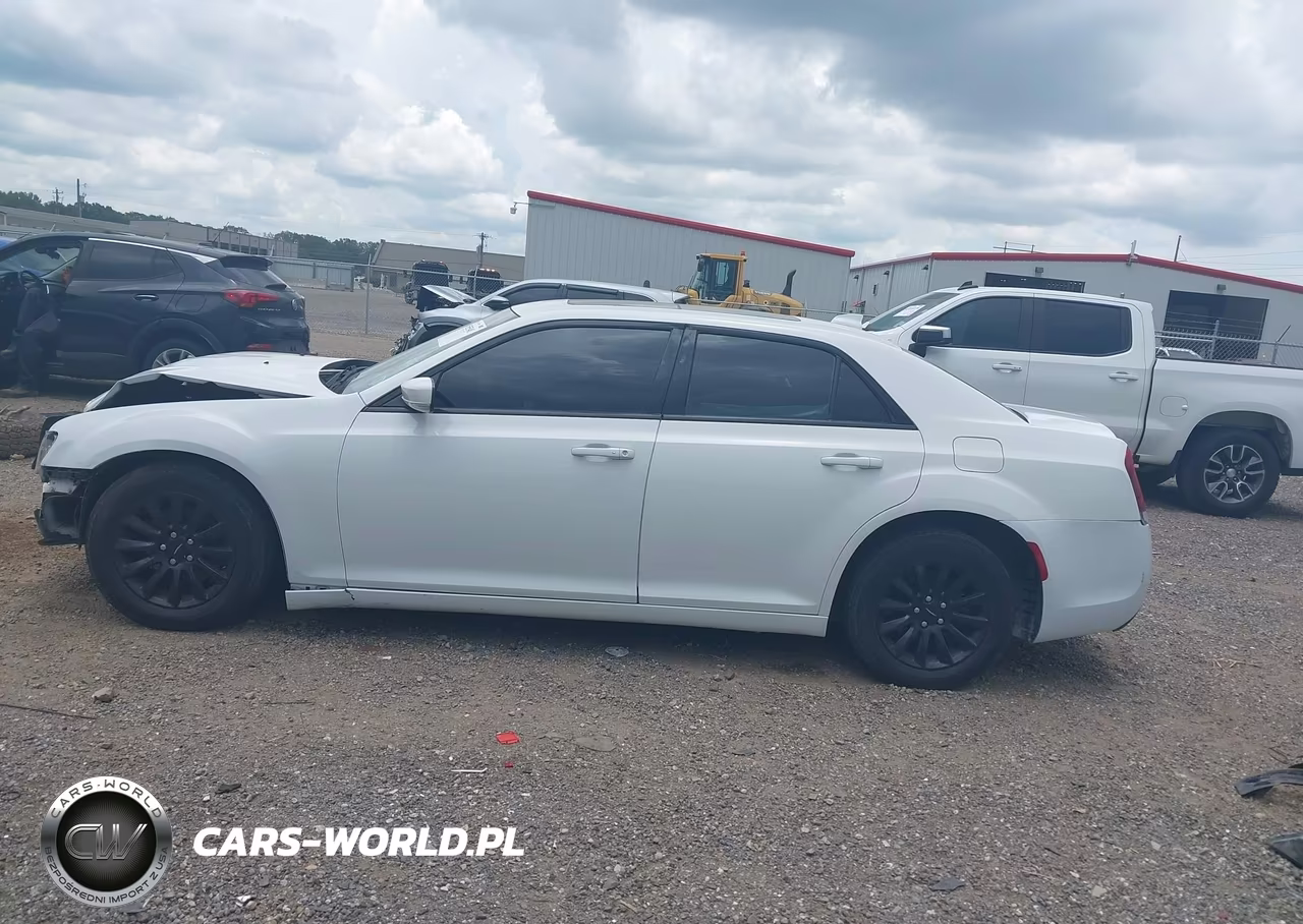 2017 Chrysler 300 Limited VIN:2C3CCAAG3HH661961 - 14