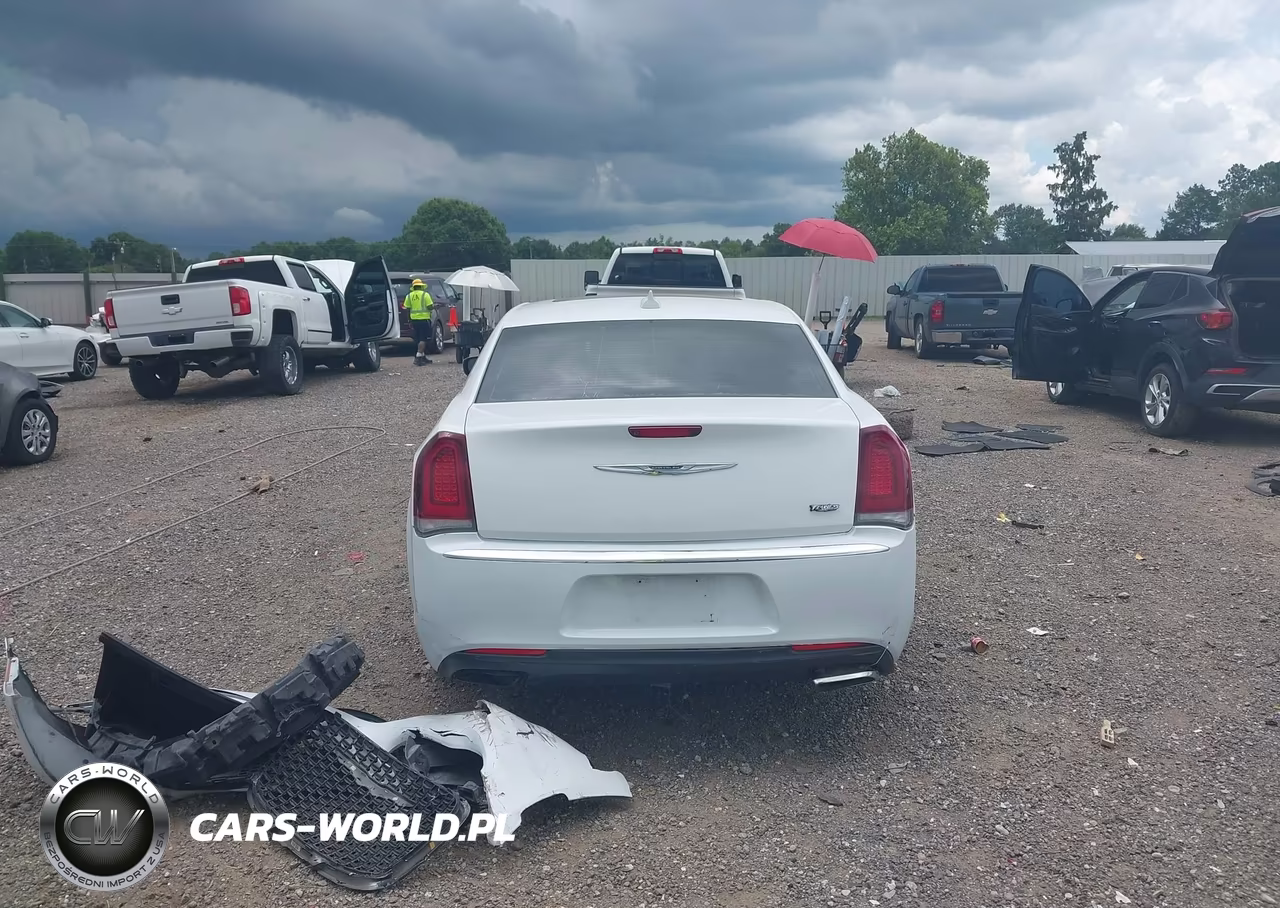 2017 Chrysler 300 Limited VIN:2C3CCAAG3HH661961 - 16