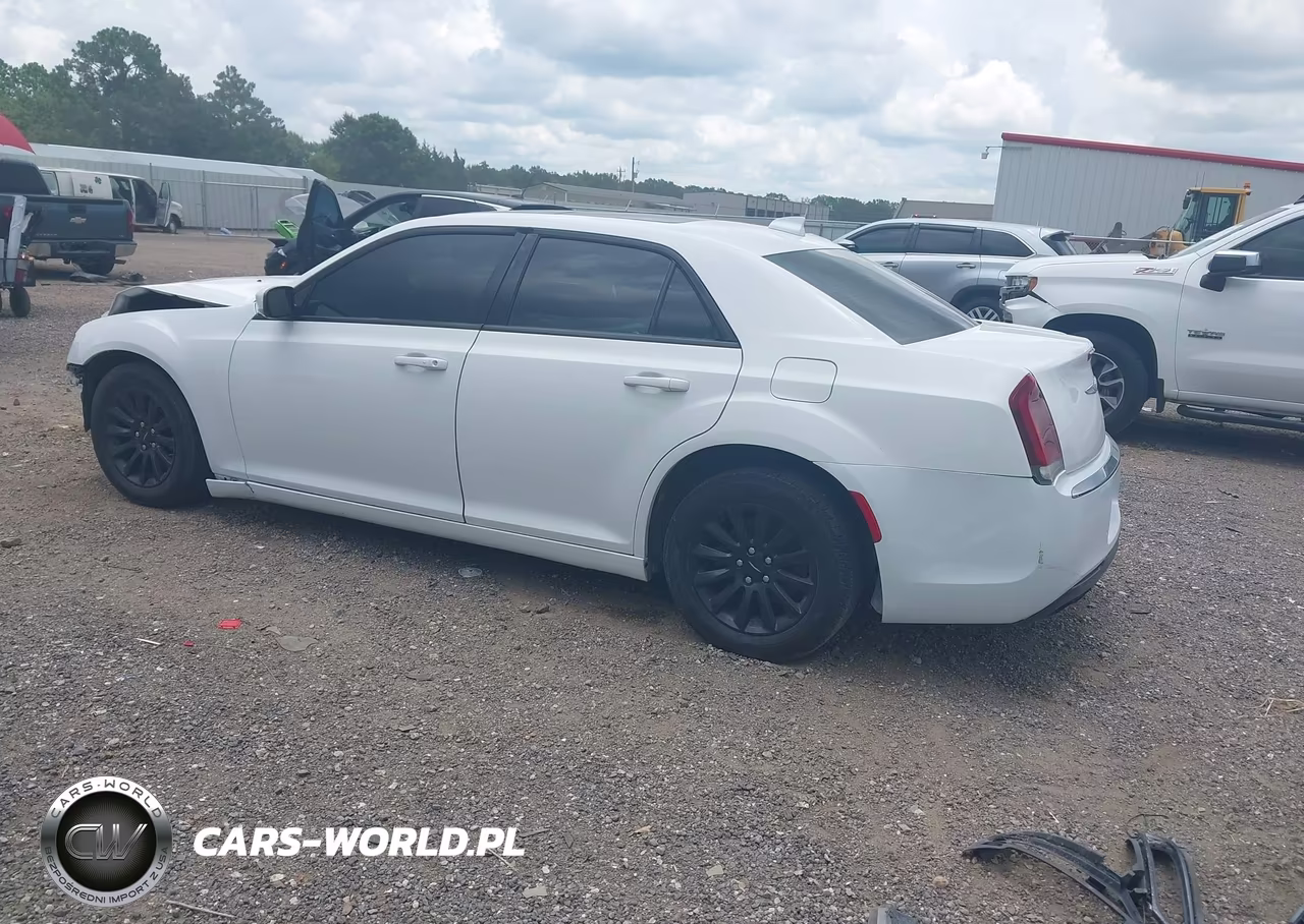 2017 Chrysler 300 Limited VIN:2C3CCAAG3HH661961 - 3