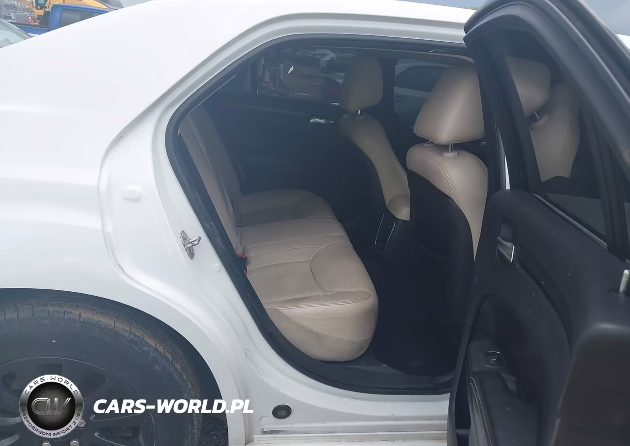 2017 Chrysler 300 Limited VIN:2C3CCAAG3HH661961 - 8