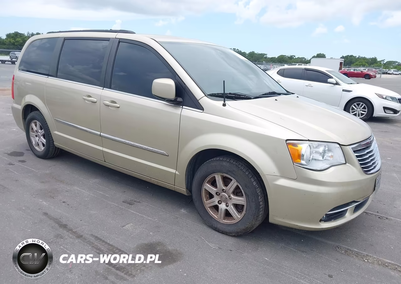2011 Chrysler Town & Country Touring – zdjęcie 1 z 11