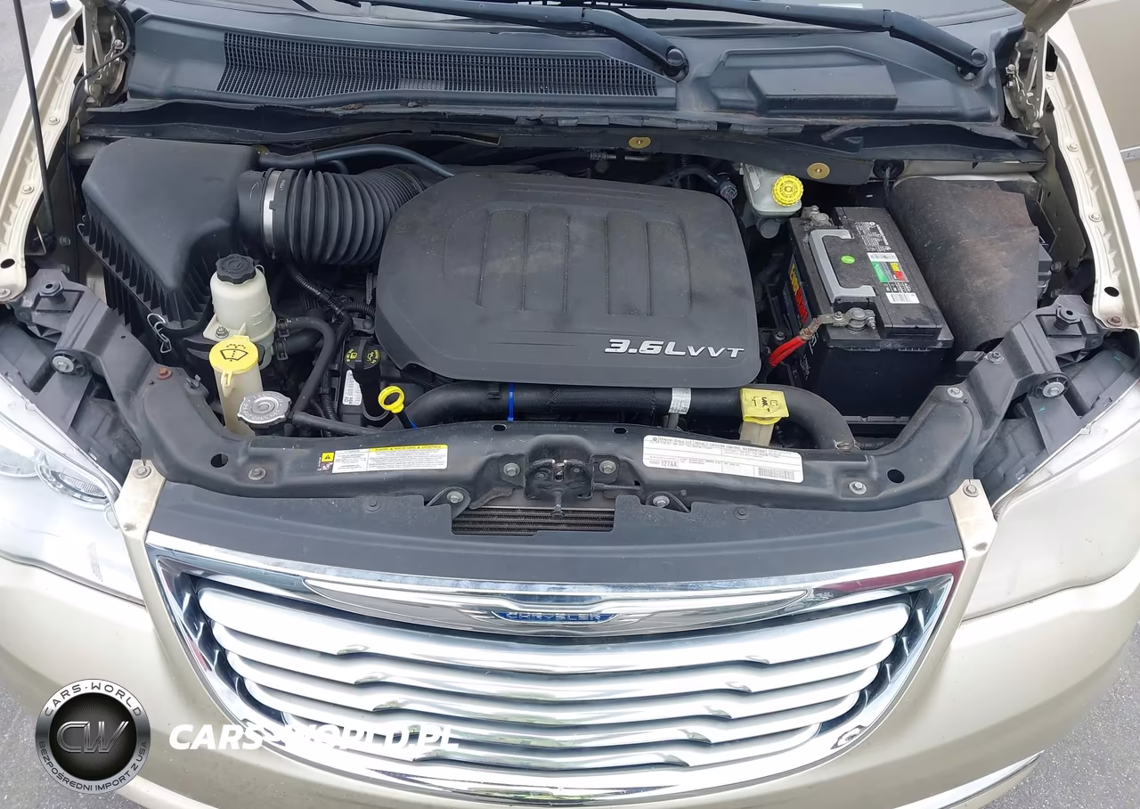 2011 Chrysler Town & Country Touring VIN:2A4RR5DG5BR727364 - 10